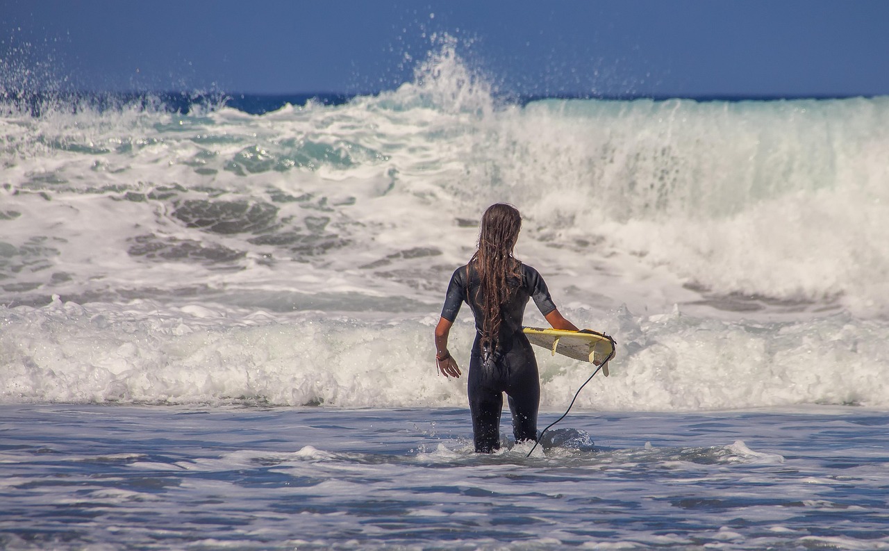 Surfer, sea, waves — Why Costa Rica is a Must-Visit Destination for Surfers